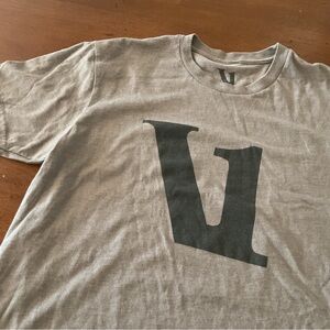 Vuori Men V1 Logo Tee